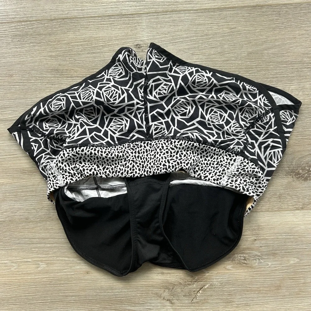 Lululemon Size 6 Run Speed‎ Up Short Black White Posey Miss Mosaic Floral Print